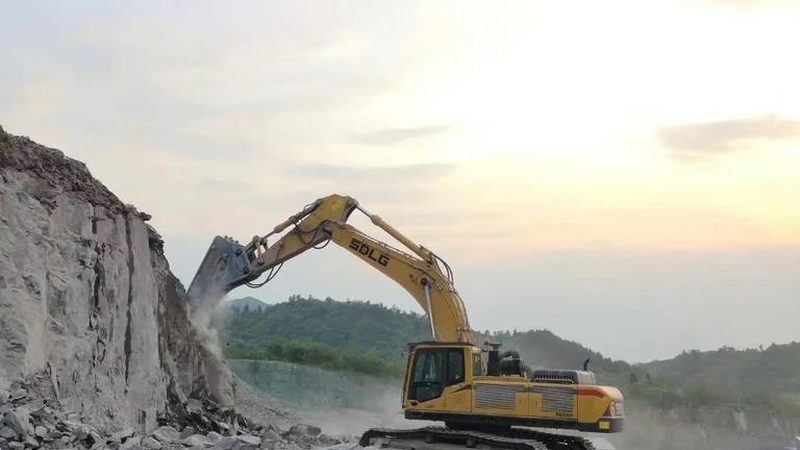 二手叉车市场：行情价格背后的考量因素